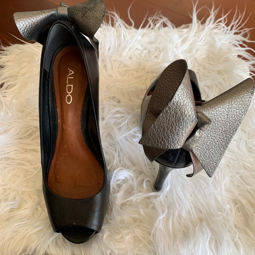 Aldo Black Pump with silver bow size 37